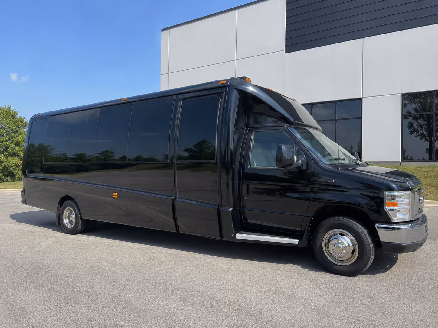 rent a riverside prom party bus or charter bus today